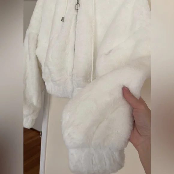 short fur coat, white fur jacket - Picture 3 of 8